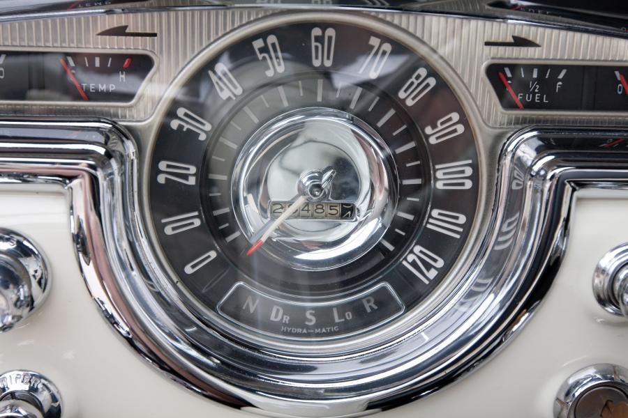  Oldsmobile Super 88 Convertible 1955 года  (фото 8 из 23)
